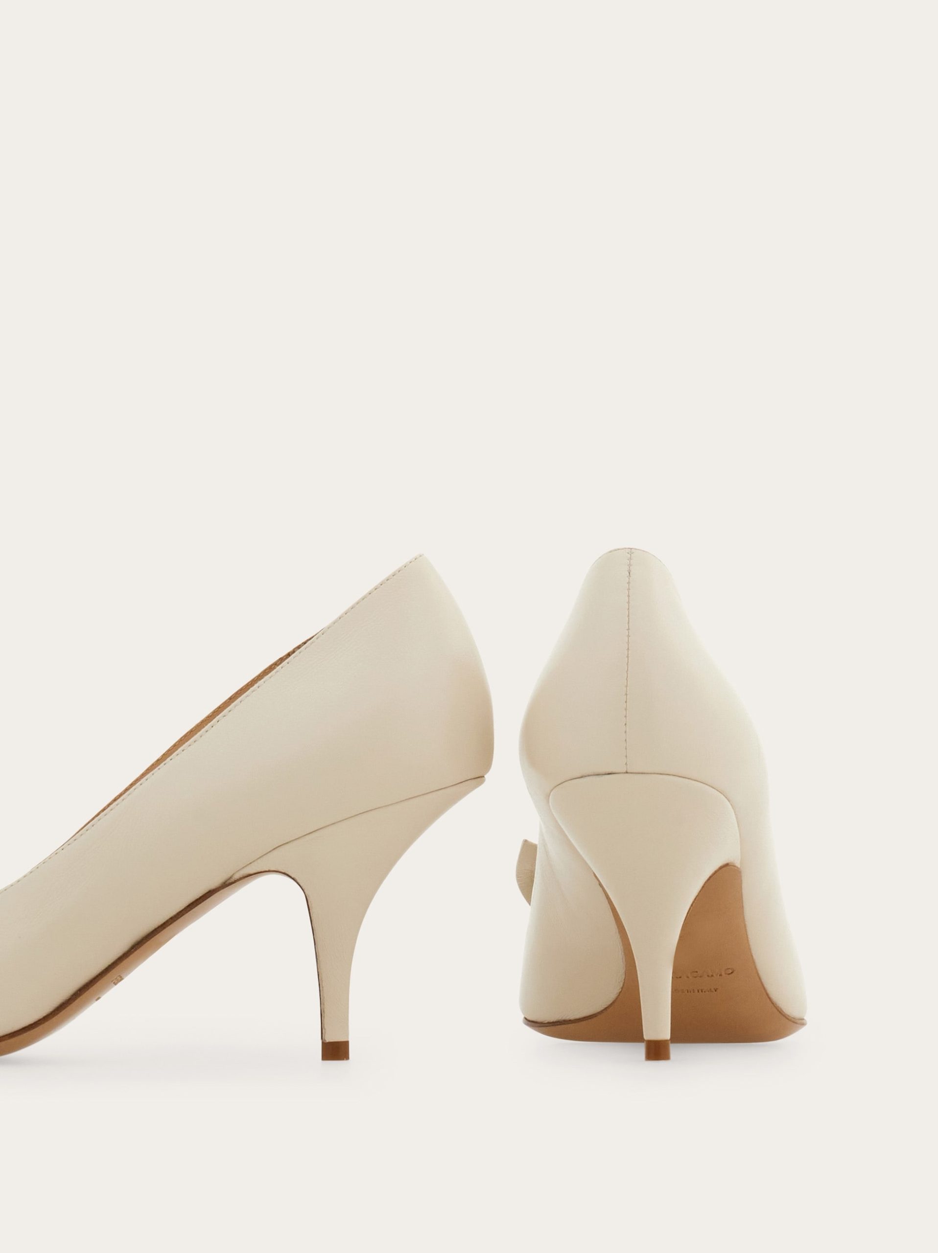 Ferragamo Soft bow pump - Image 6